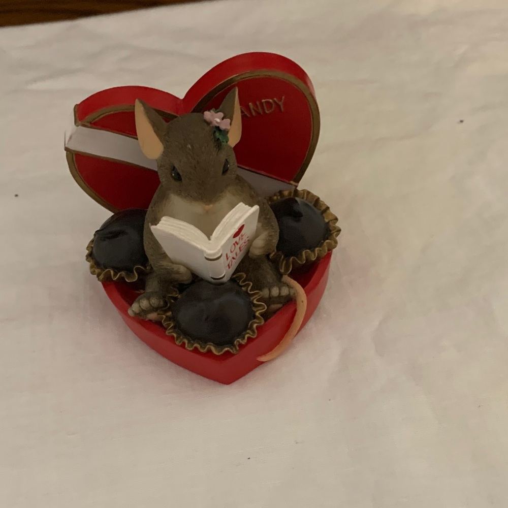 Charming Tails  Red Heart Mouse Figurine